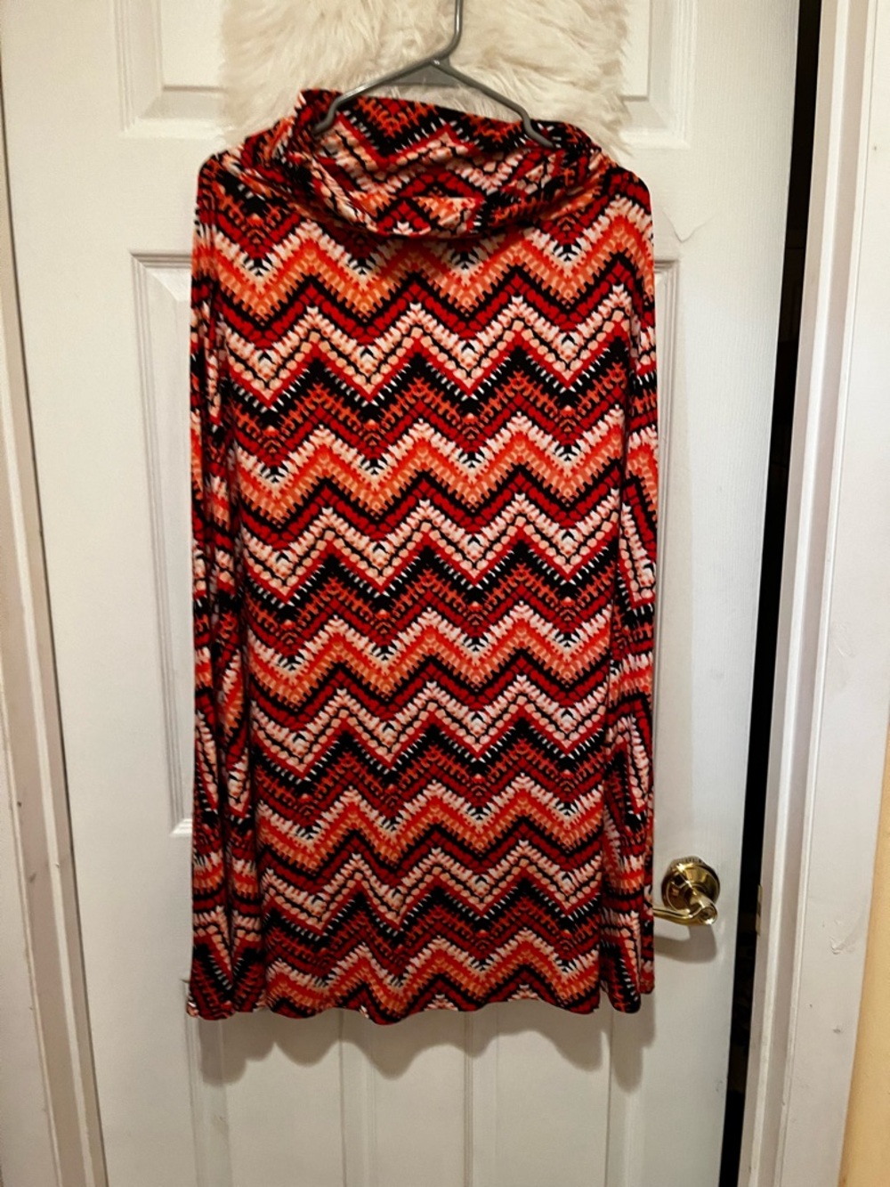 Signature Studio Red, Black & Cream Abstract Print Top